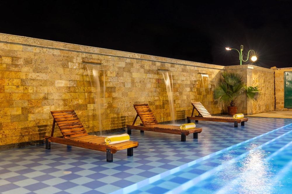 Sairafort Sarovar Portico 22/33