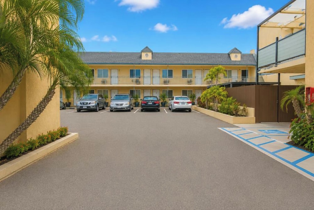 Del Playa Inn Oxnard Near Camarillo 32/45