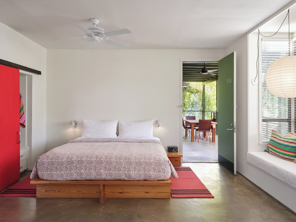 COURTYARD, DELUXE, STUDIO, SUITE, KING BED, COURTYARD VIEW