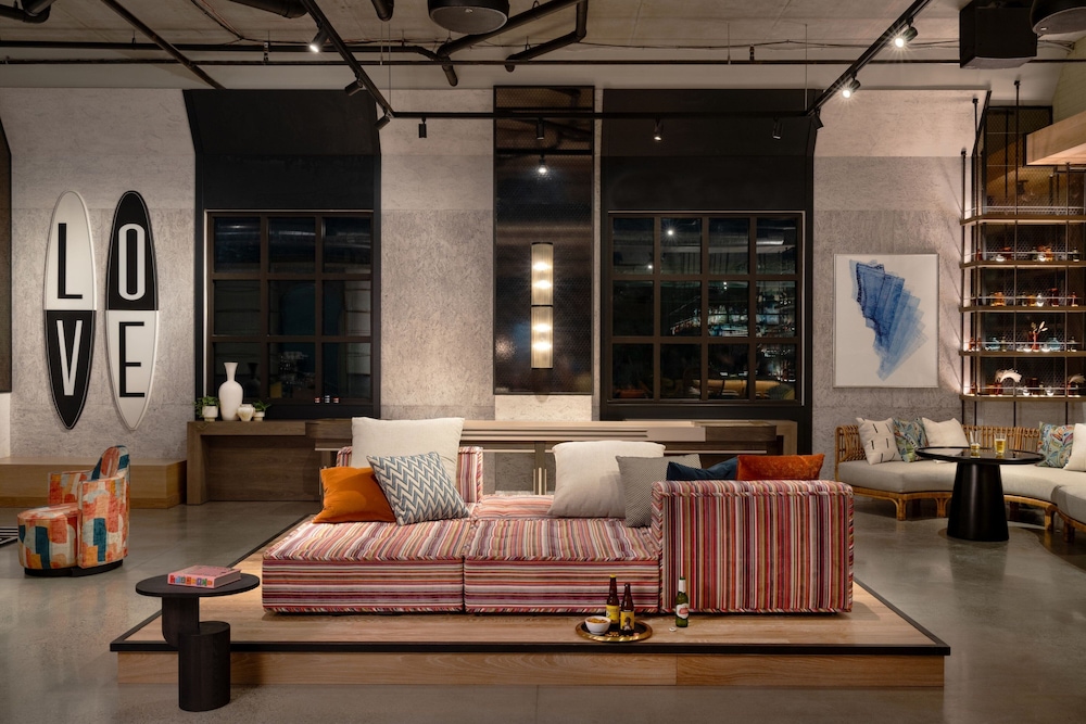 Moxy St Petersburg Downtown 20/37