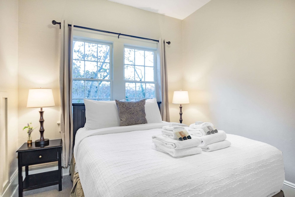 جناح بسريرين كوين، Natural Bridge Hotel, Trademark Collection by Wyndham 5/10