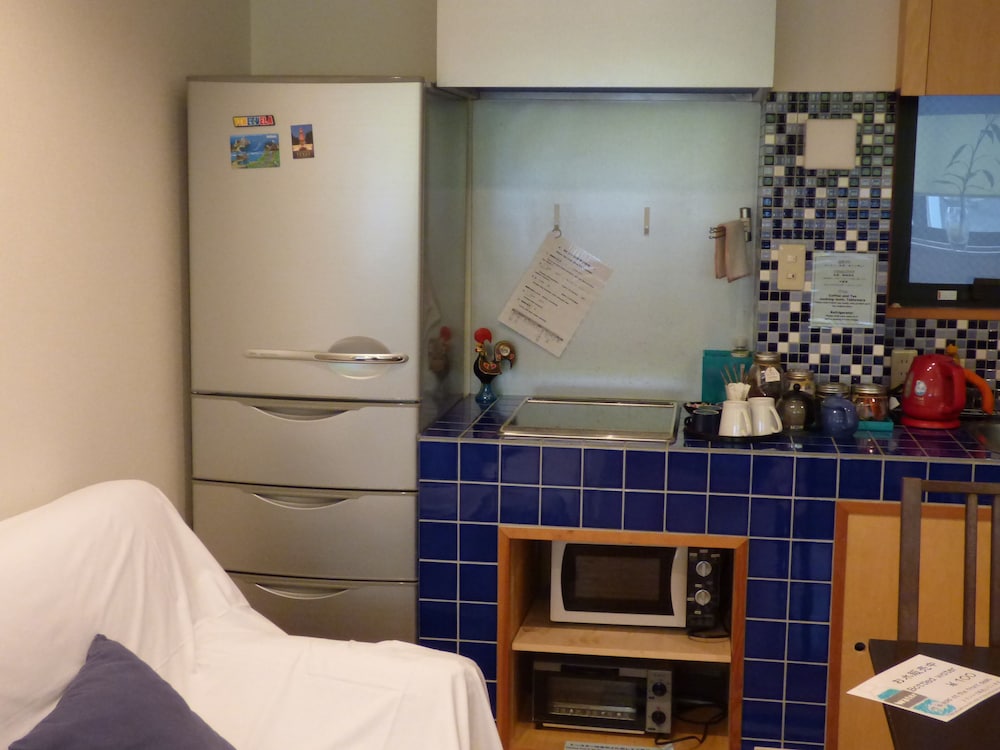 ROOM, TWIN BEDS