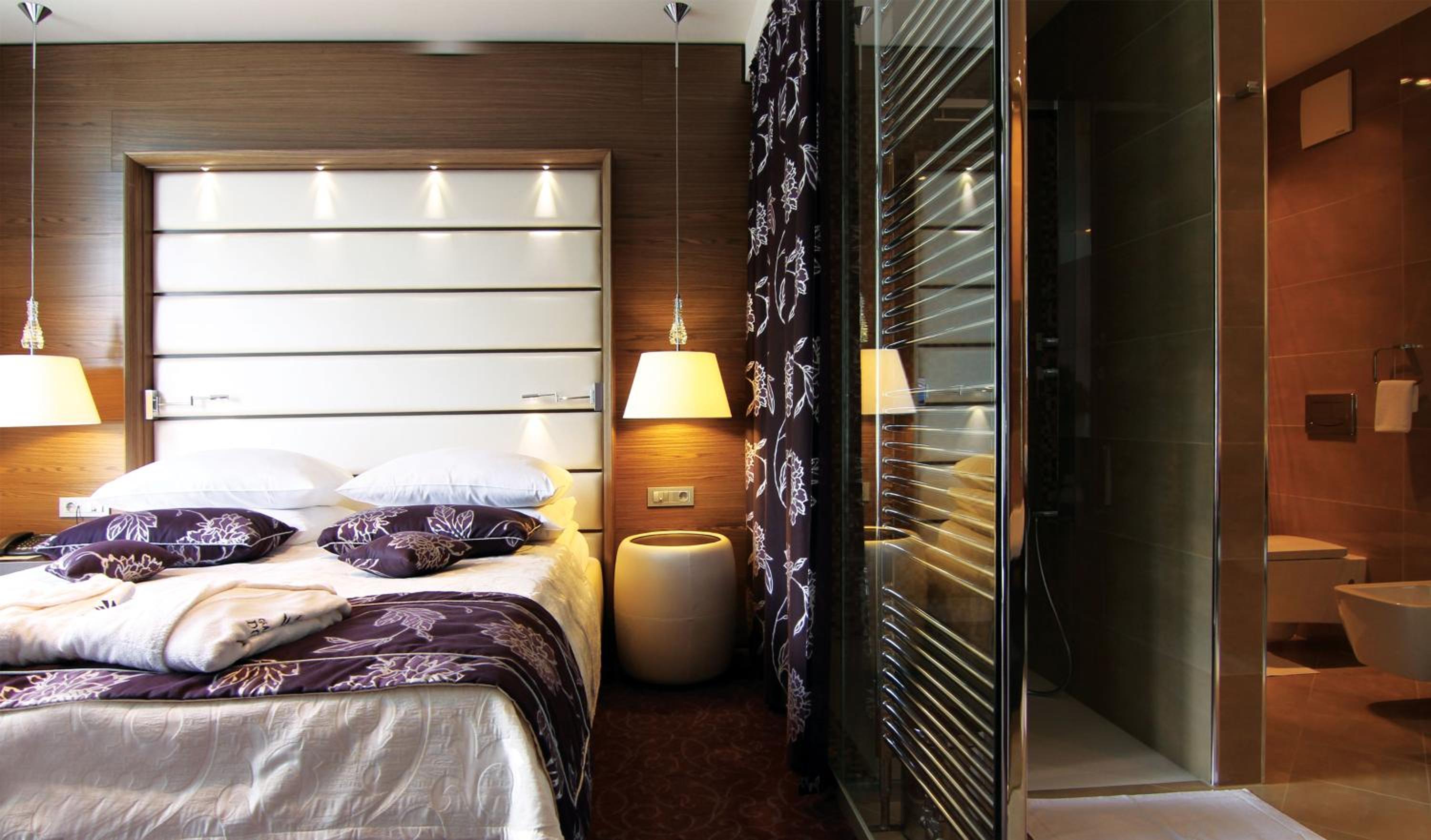 Deluxe, Double Bed