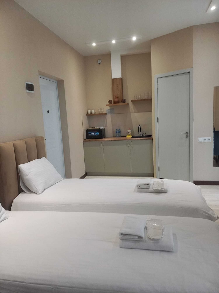 DELUXE, TWIN BEDS, BALCONY