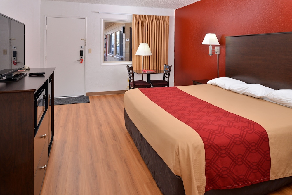 Bend Inn Suites Ex Econo Lodge 6/28