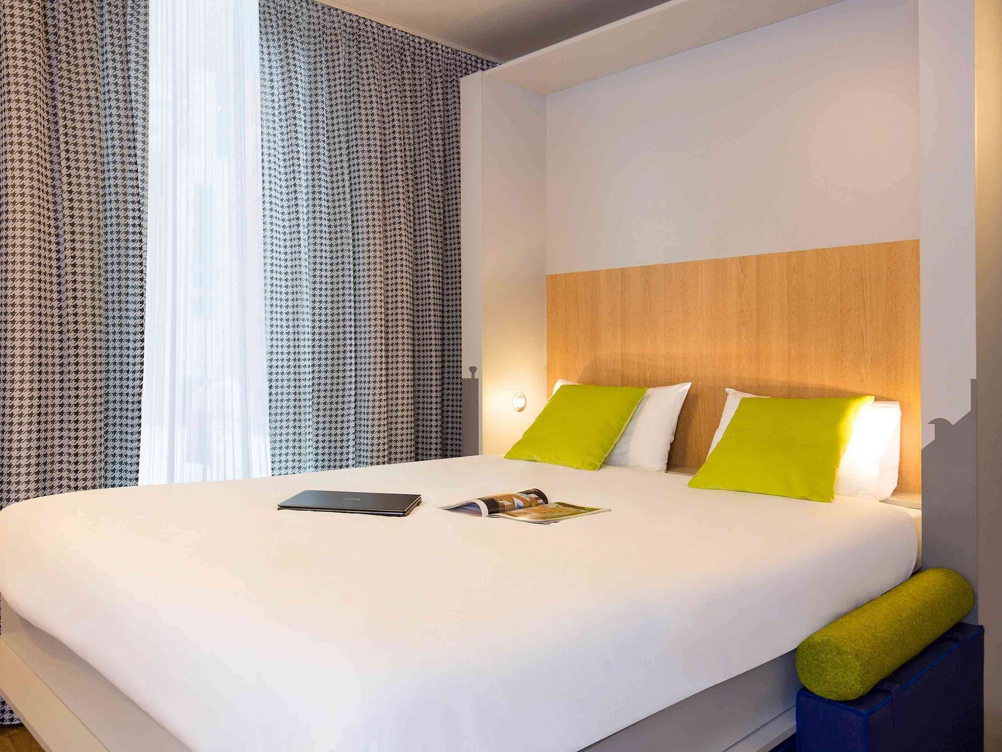 STUDIO, DOUBLE BED