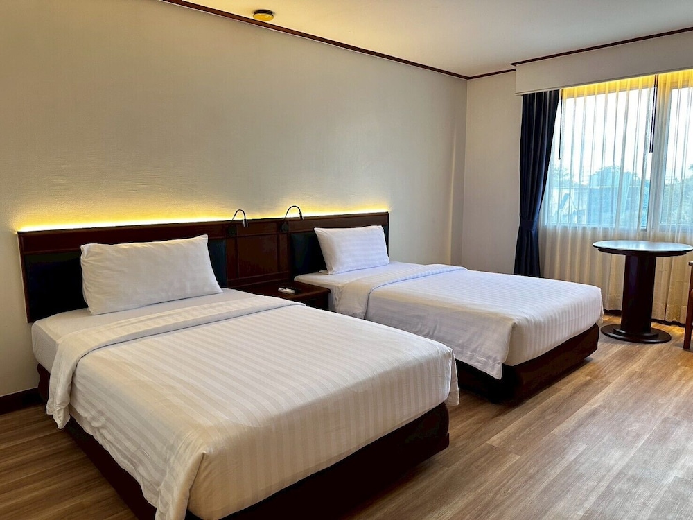 Sima Thani Hotel 16/50