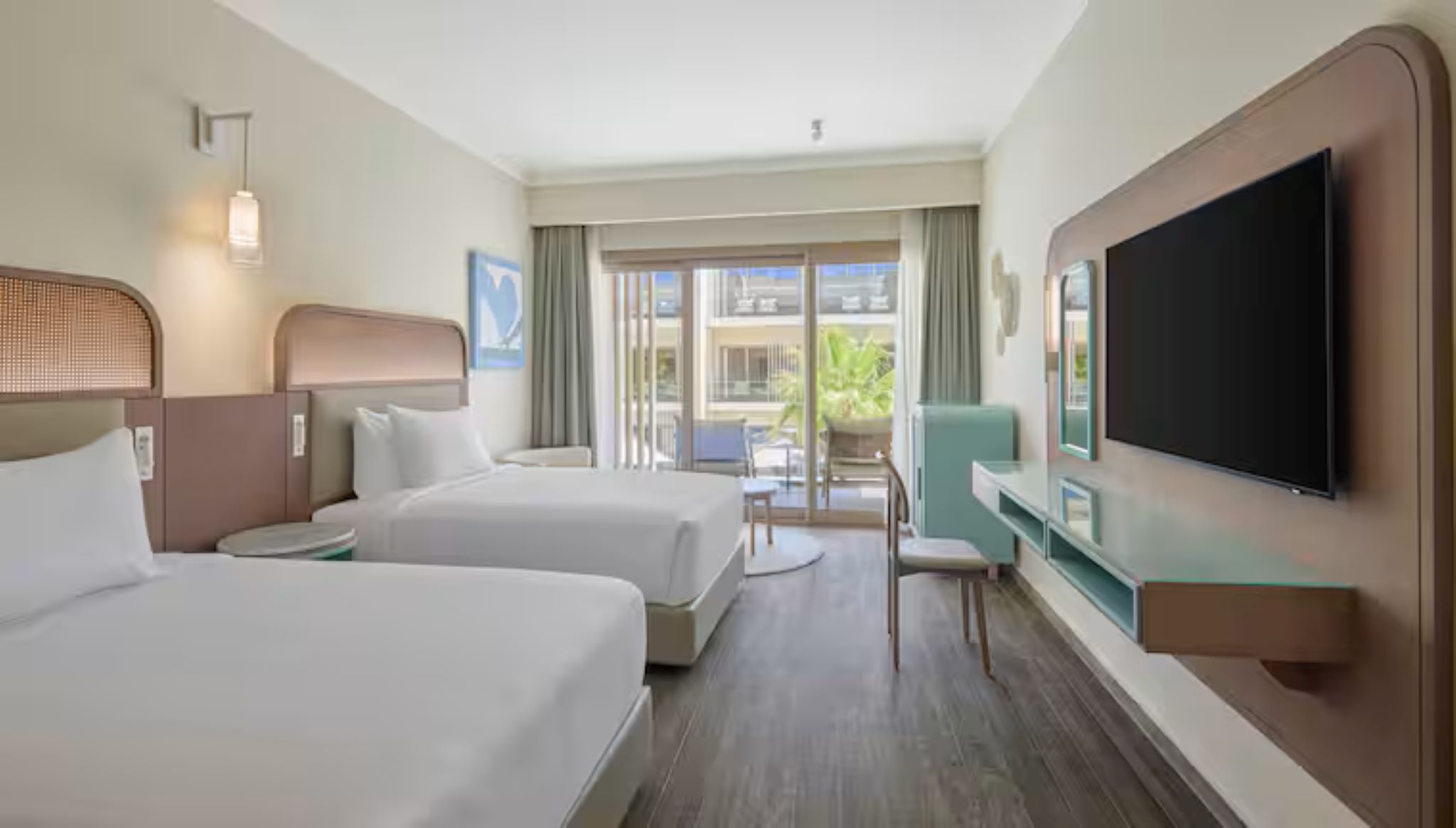 SUPERIOR, 2 DOUBLE BEDS, POOL VIEW