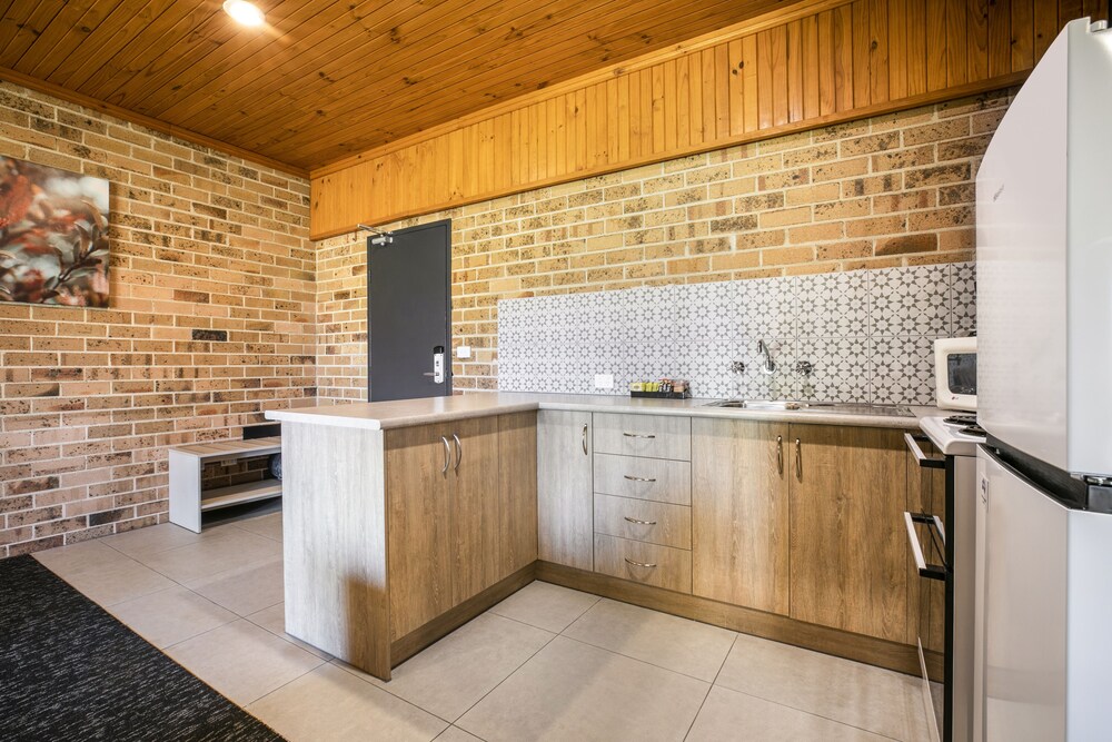Macquarie Inn 10/66