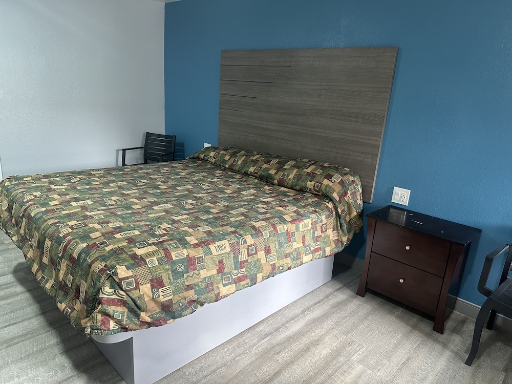 Basic, King Bed