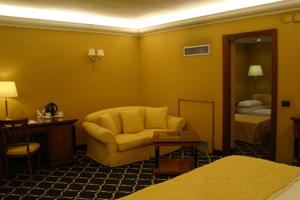 Ramada By Wyndham Naples 30/47