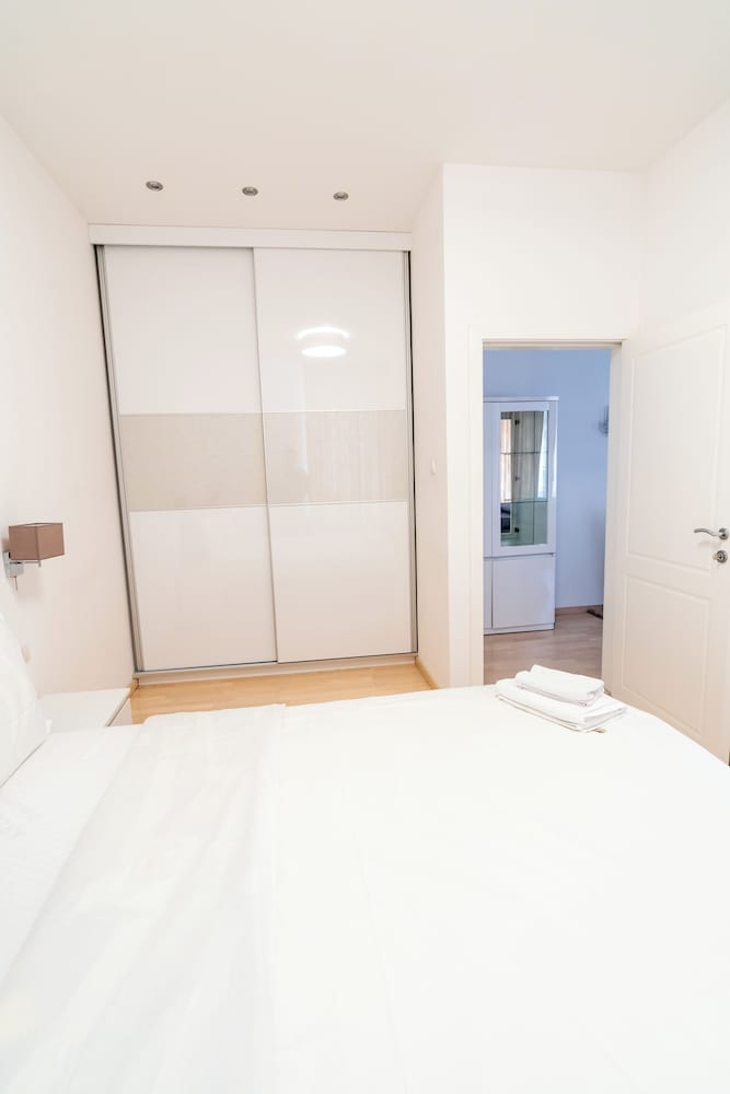 Privilege Suites By Central Park 9/69
