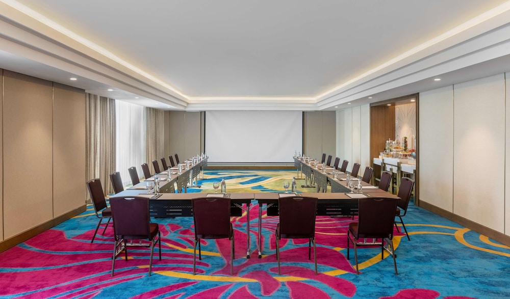 Dusit Thani Manila 62/72