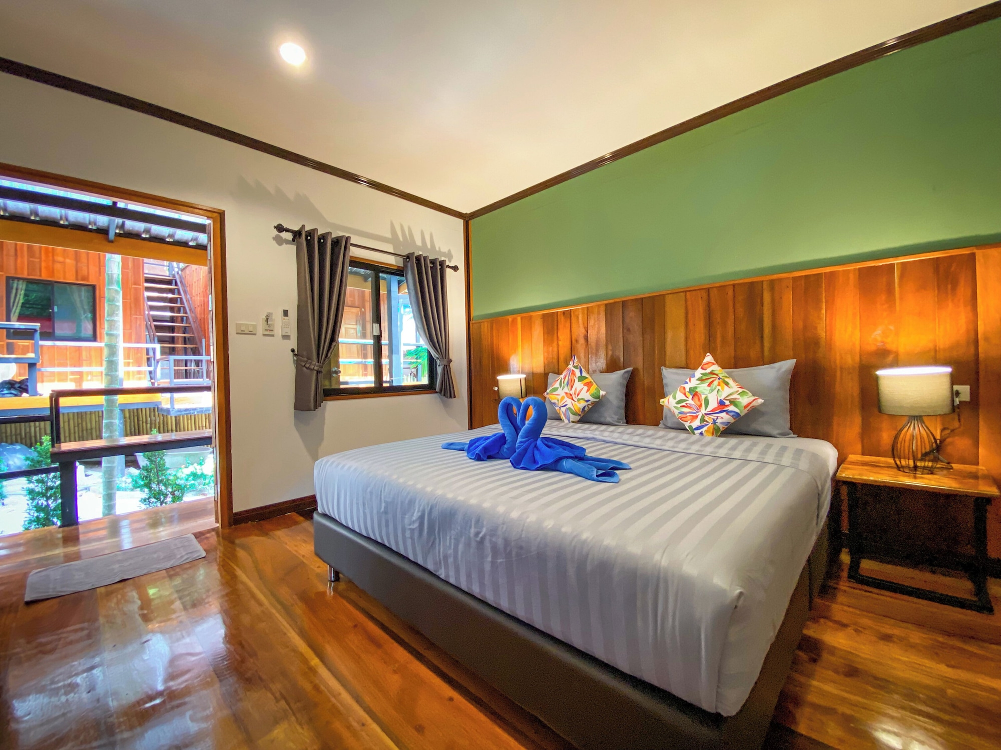 GRAND, DELUXE, BUNGALOW