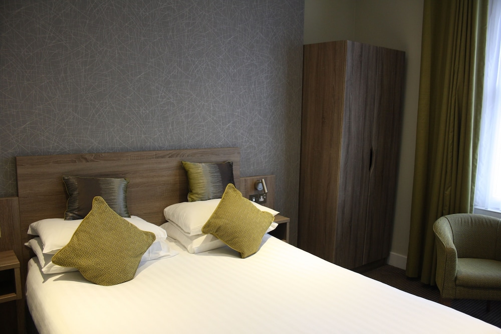 1 BEDROOM, STANDARD, QUADRUPLE