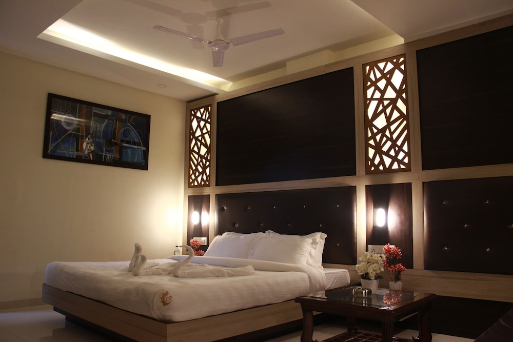 Hotel Dayal Paradise 10/26