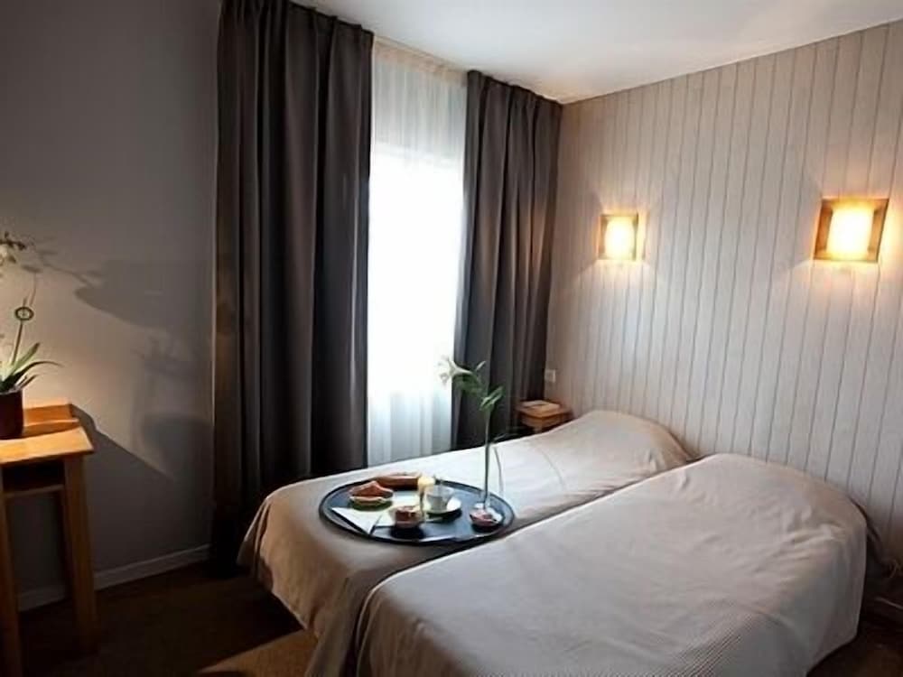HÔTEL LE RELAIS 12/50