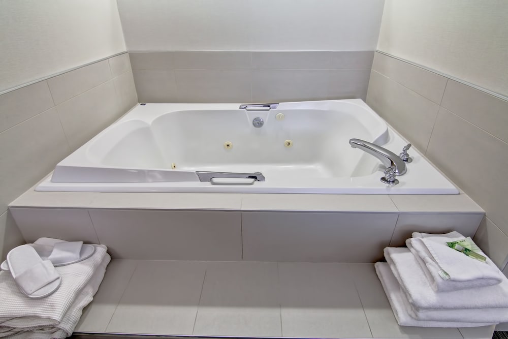 Holiday Inn Express Kamloops 27/74