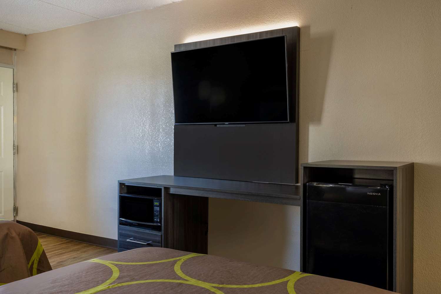 Super 8 by Wyndham McDonough GA 16/19