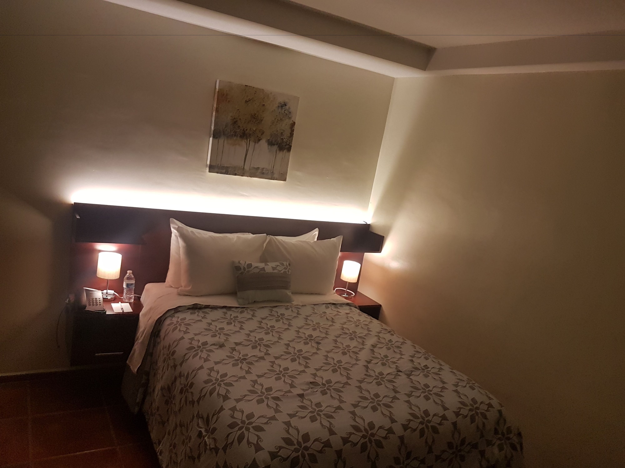 ROOM, SINGLE, PRIVATE BATHROOM, GROUND FLOOR