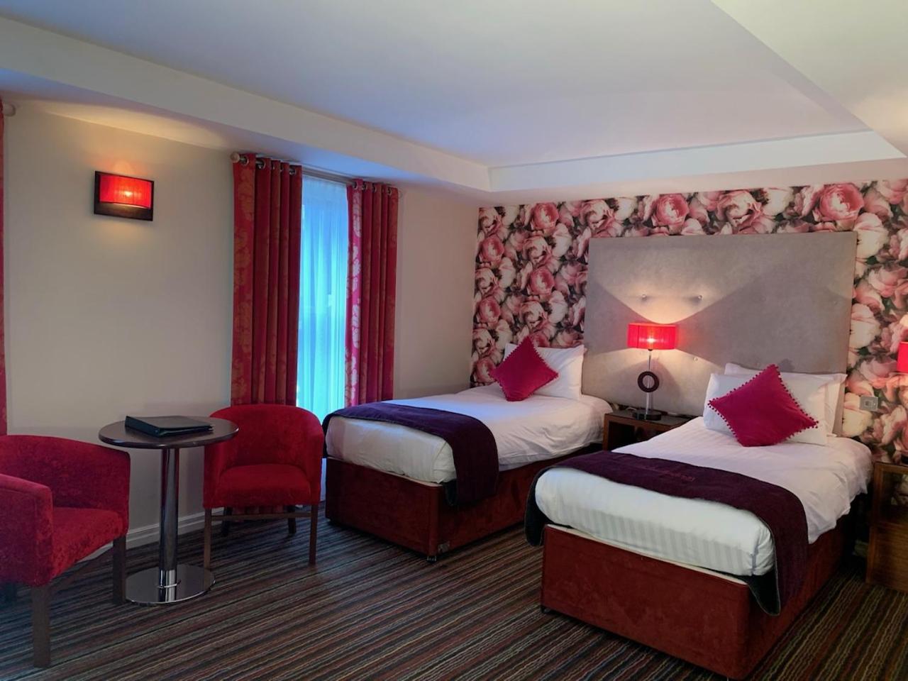 The Whistledown Hotel 5/47