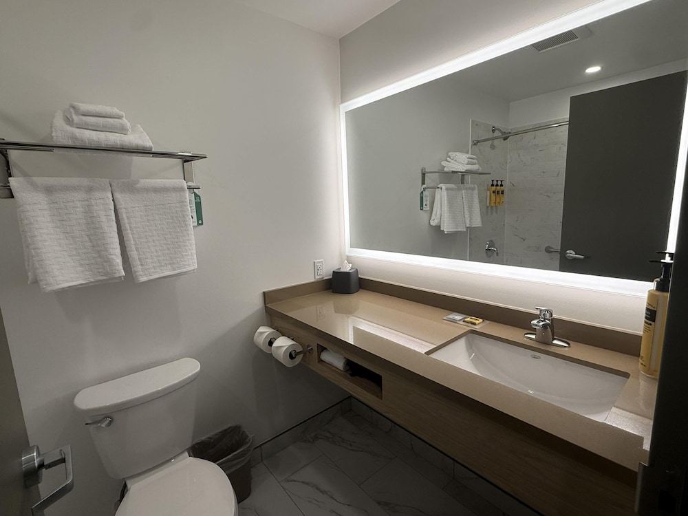 Best Western Plus Kawartha Lakes Hotel & Suites 50/52