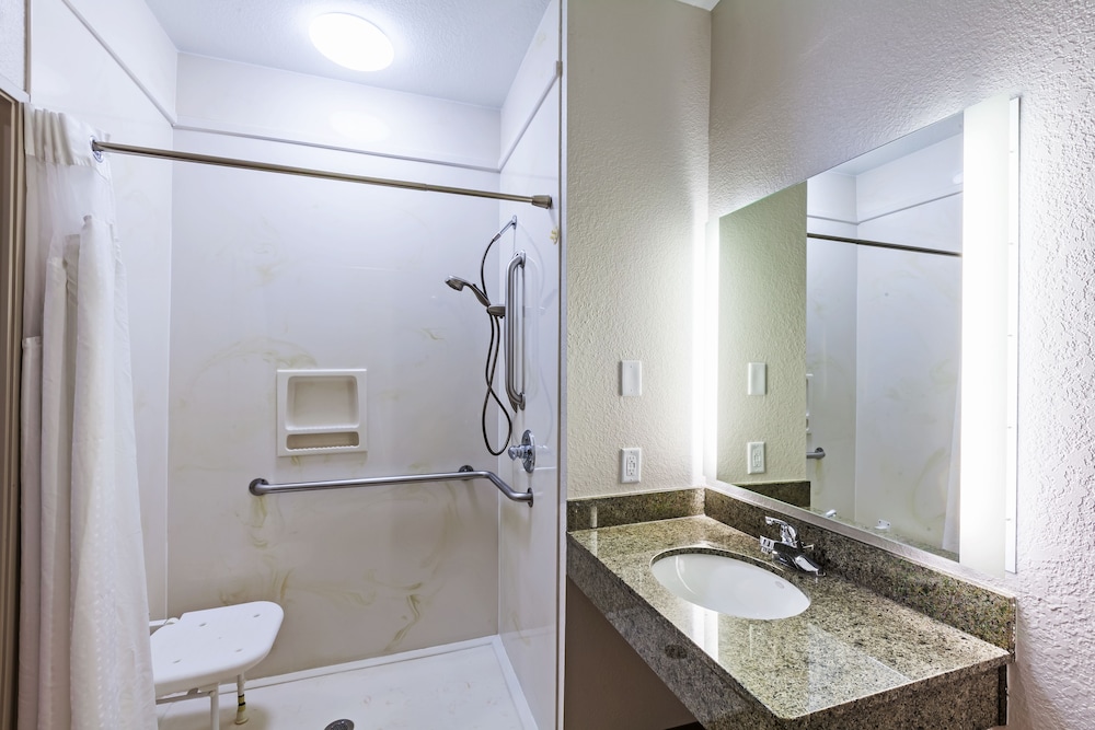 Holiday Inn Express Hotel and Suites Tulsa S Broken Arrow Hwy 51 19/80