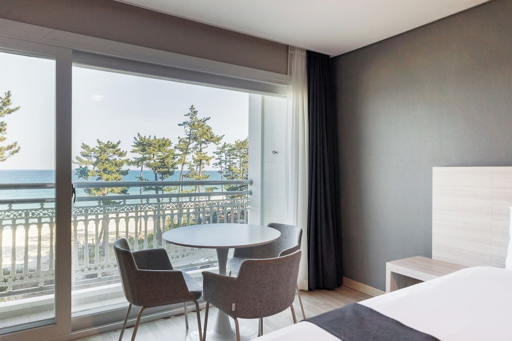 Gyeongpo Soo Hotel 51/68