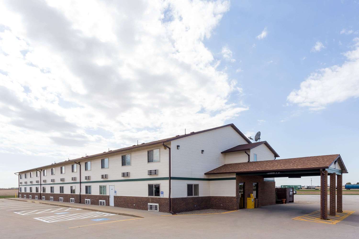 Super 8 By Wyndham Mendota 3/16