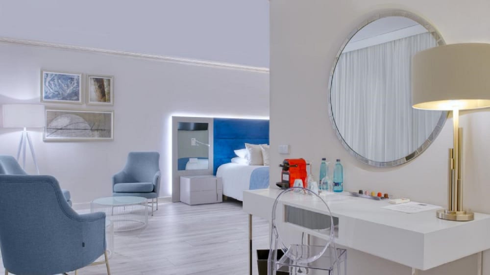 Boutique Hotel B51 (ex. Park Plaza Suites Hotel) 51/65