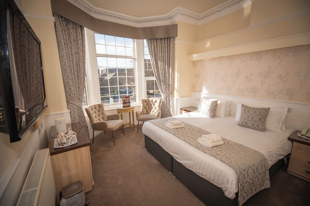 DELUXE, DOUBLE BED