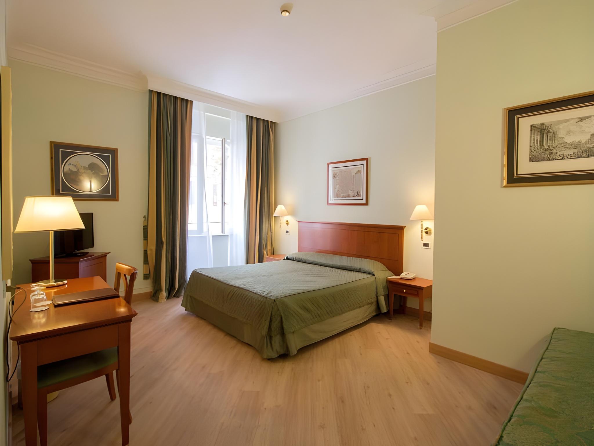 ROOM, TRIPLE