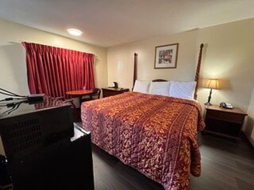 Whispering Pines by Hotel O Whitestone VA 19/50