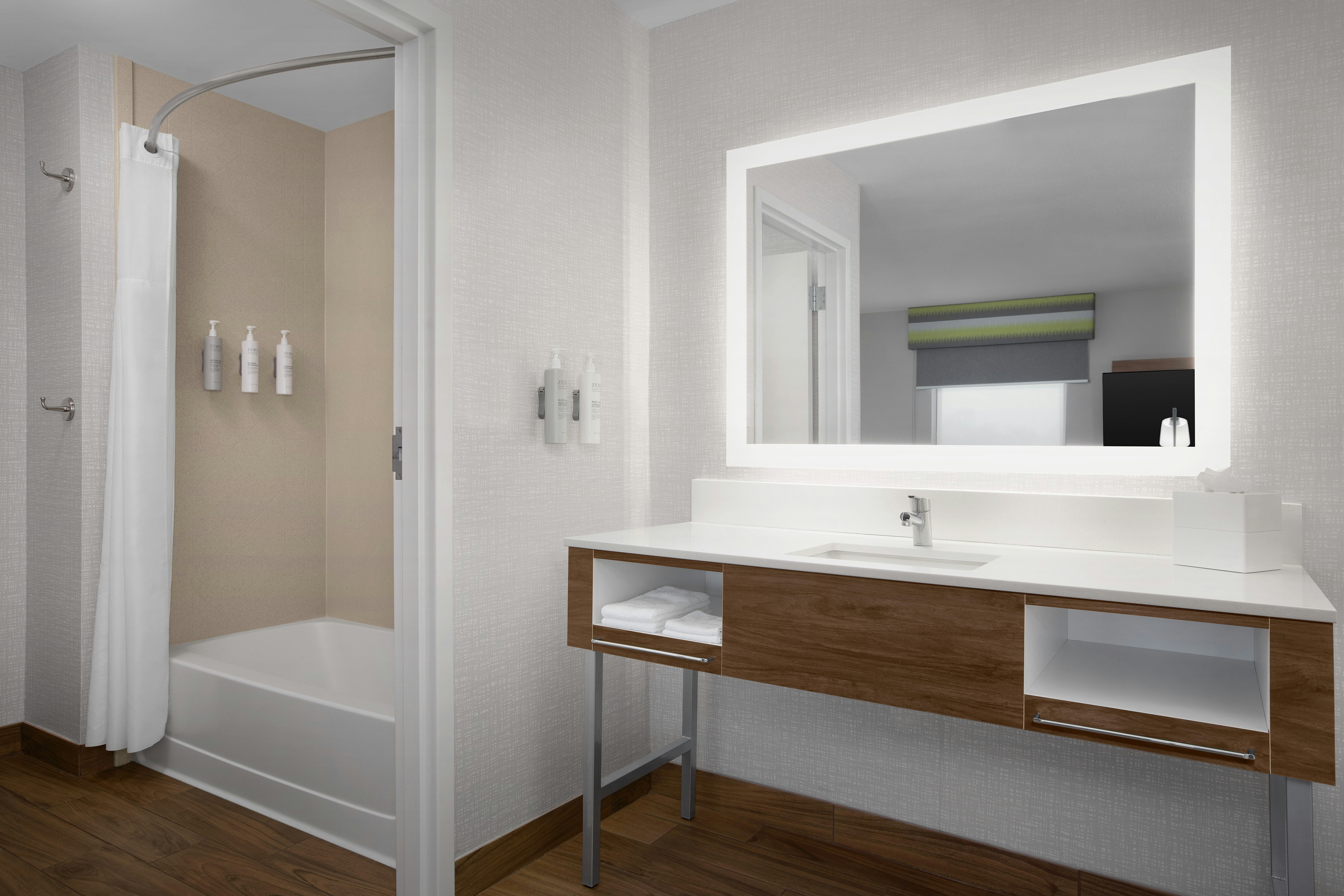 جناح استوديو بسرير كينج، Hampton Inn Yorkville 2/2