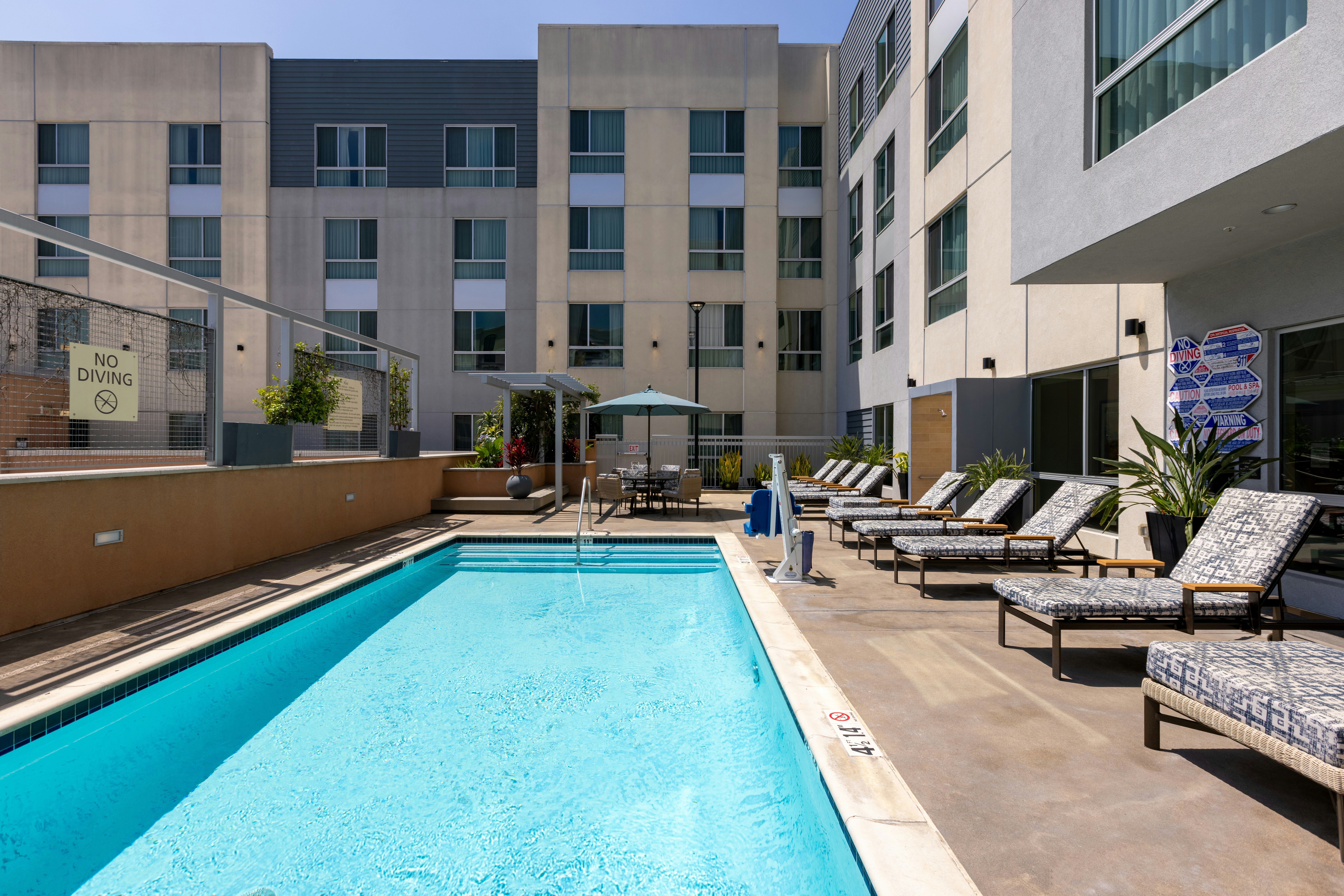 Hampton Inn And Suites Los Angeles Glendale 72/75