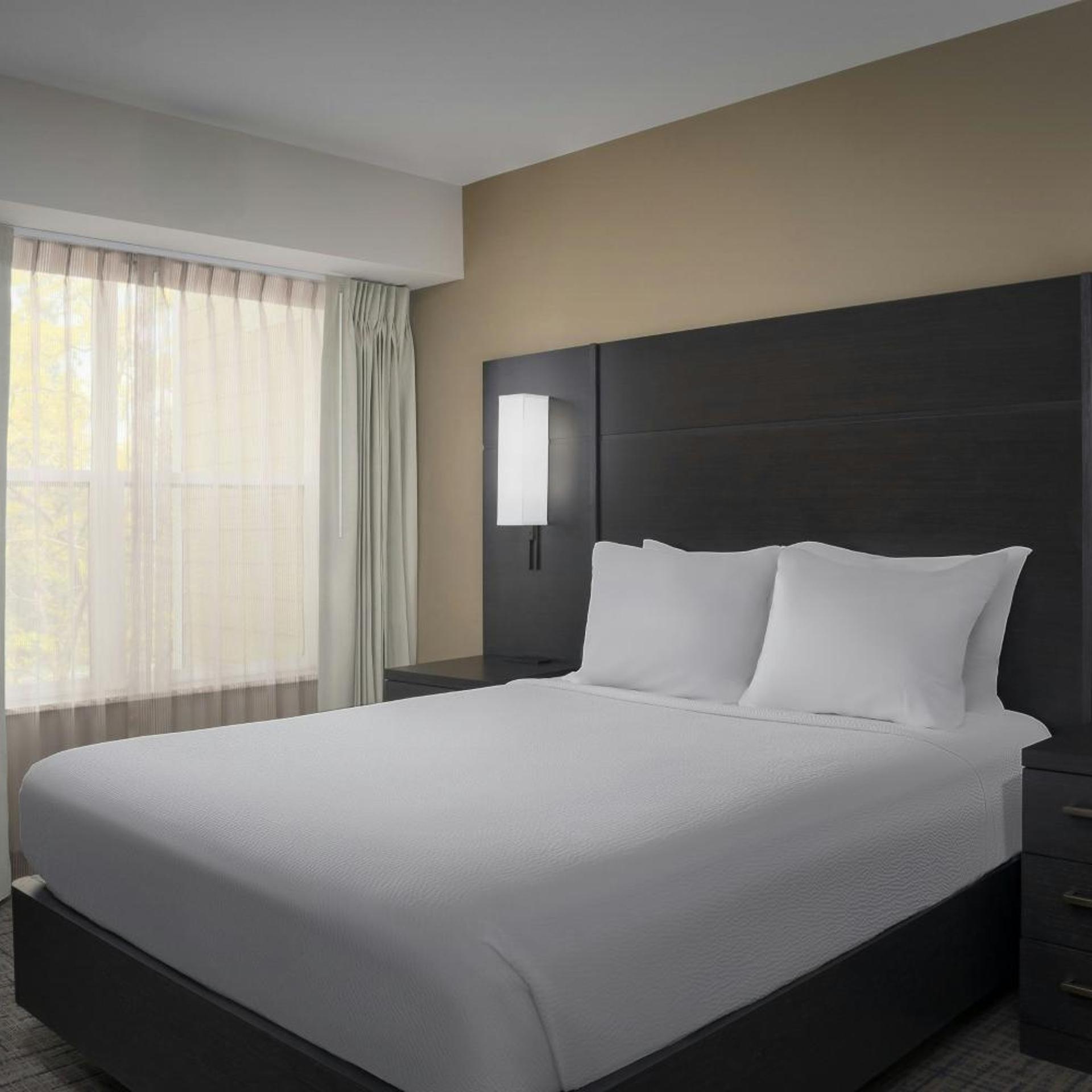 2 Bedrooms, Suite