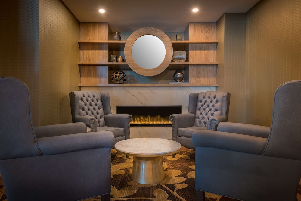 HYATT REGENCY CALGARY 47/68