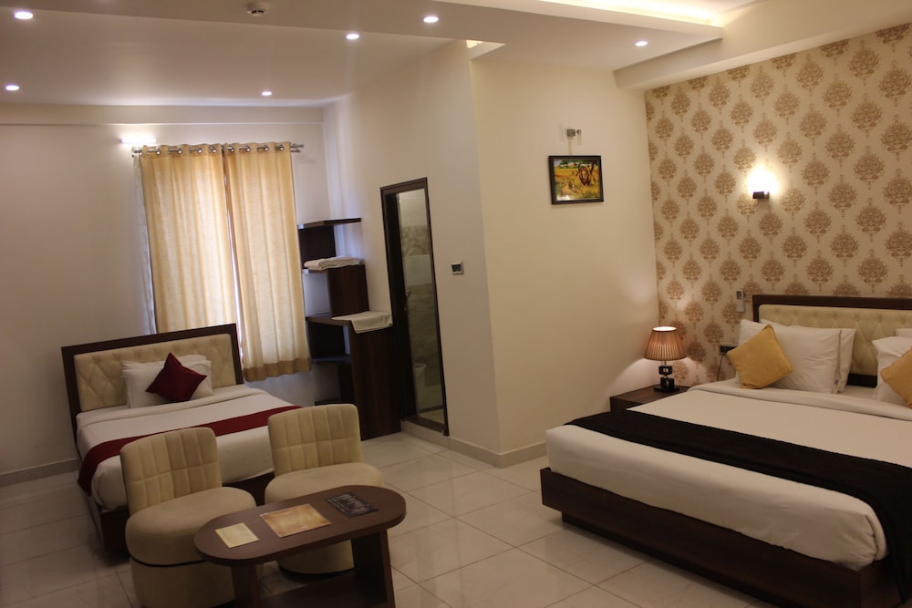 T S Royal Grand Hotel 13/33