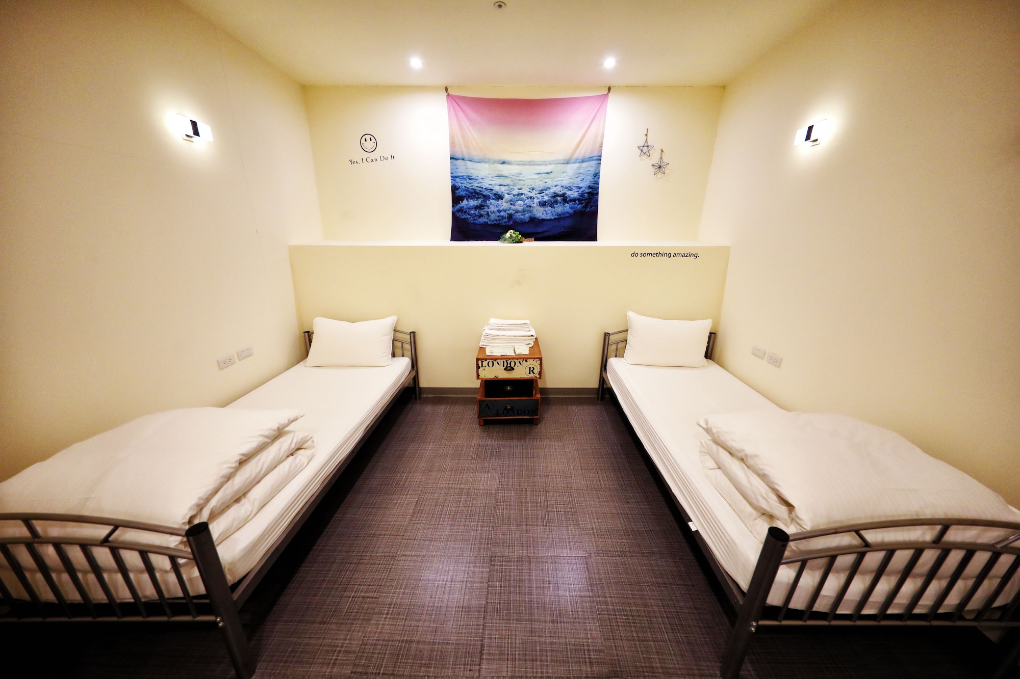 ROOM, TWIN BEDS, SHARED BATHROOM
