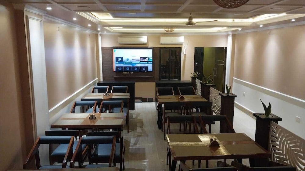 Hotel Prabhat 40/50