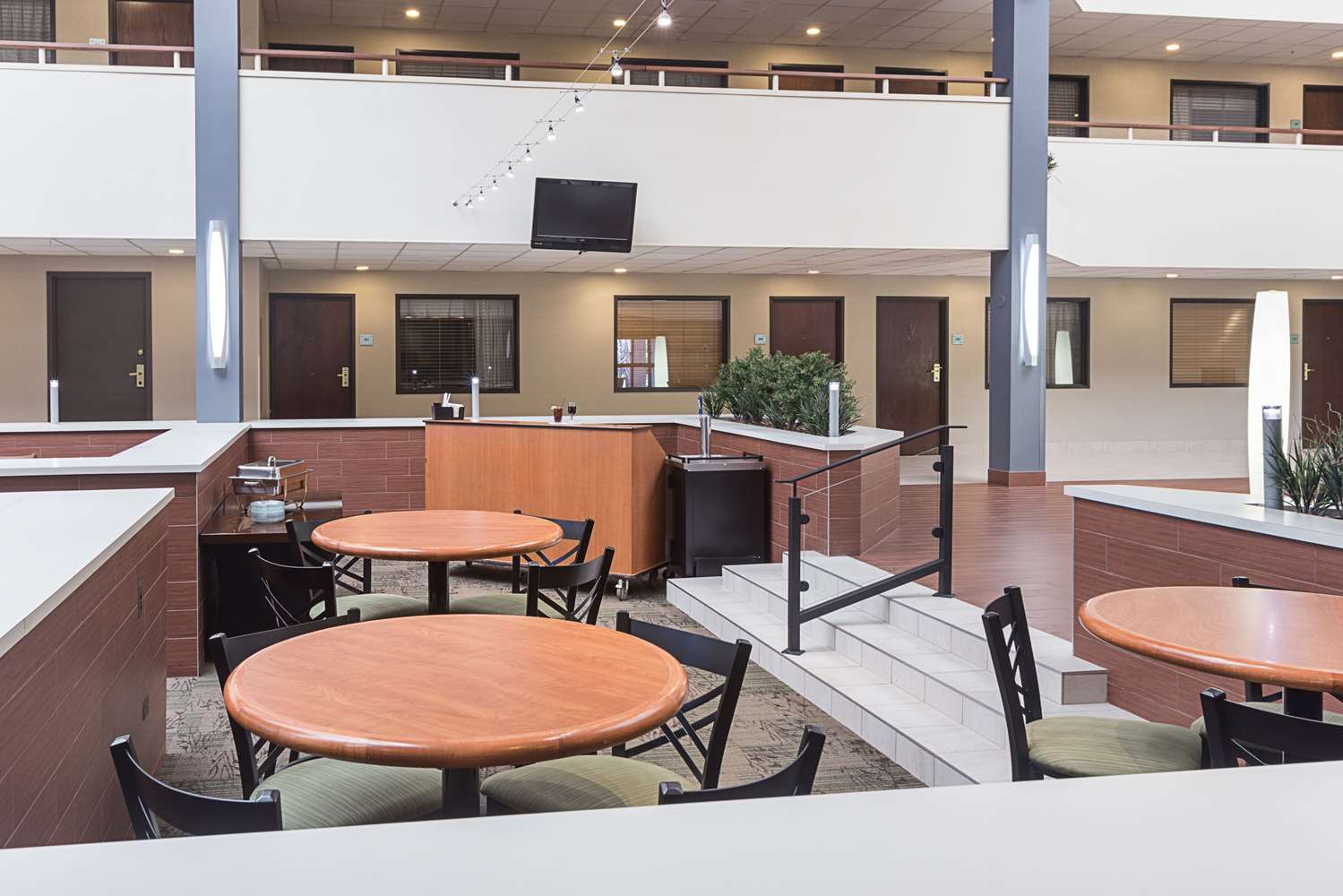 Quality Suites Lansing West 36/45