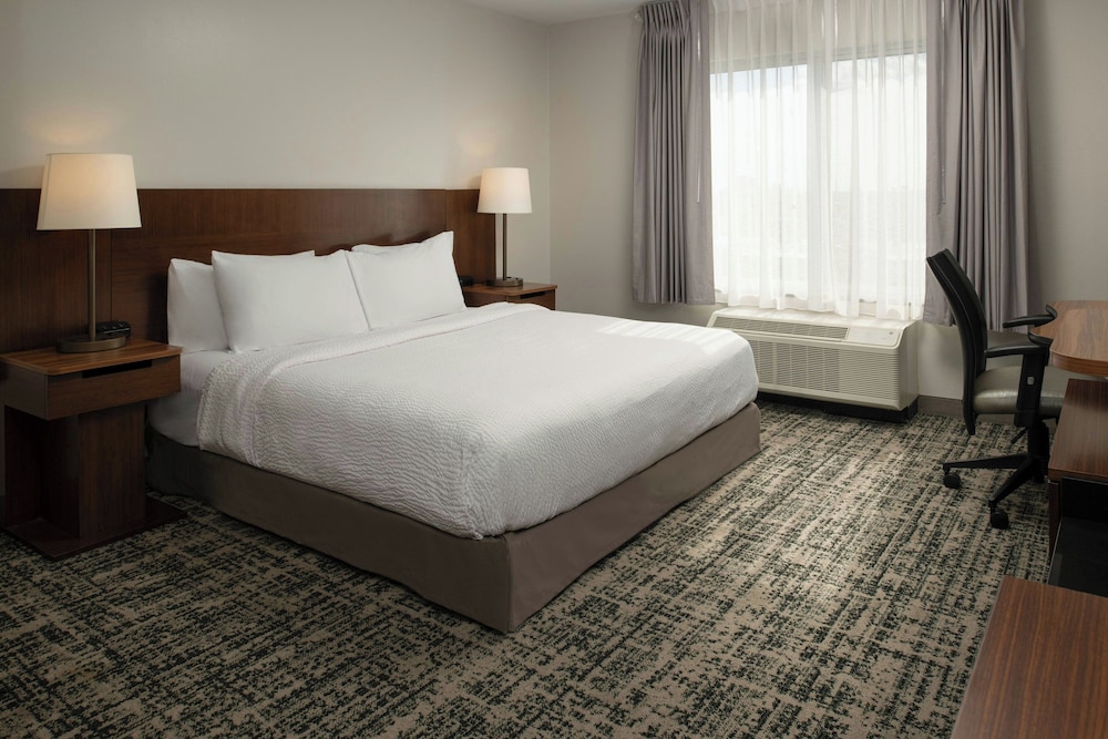 Suite, King Bed, Sofa, Accessible