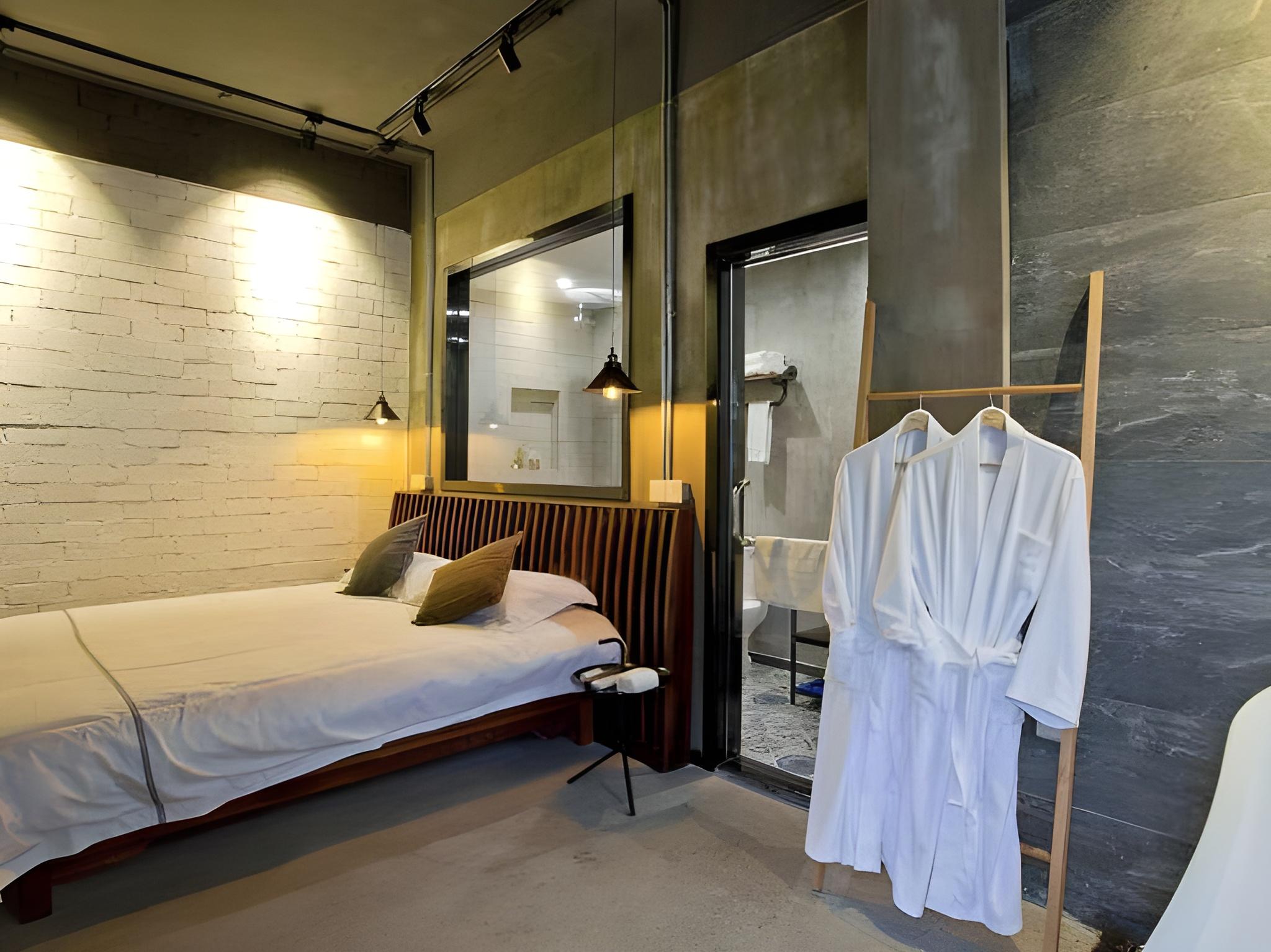 Preferred, Queen Bed