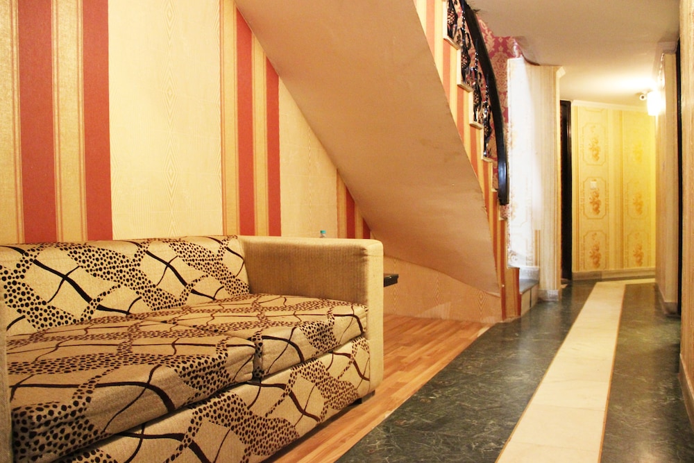 Oyo 2407 Hotel Gera's M1 3/17