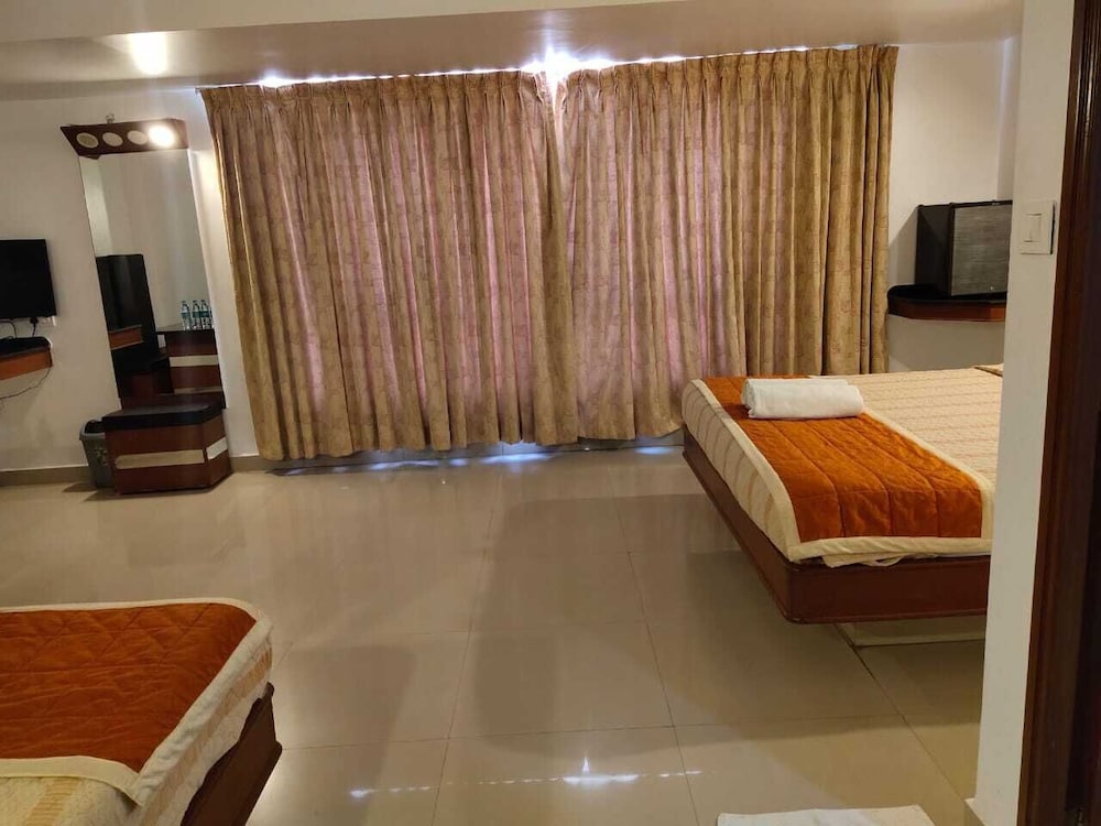 Lotus Bay View Hotel 16/25