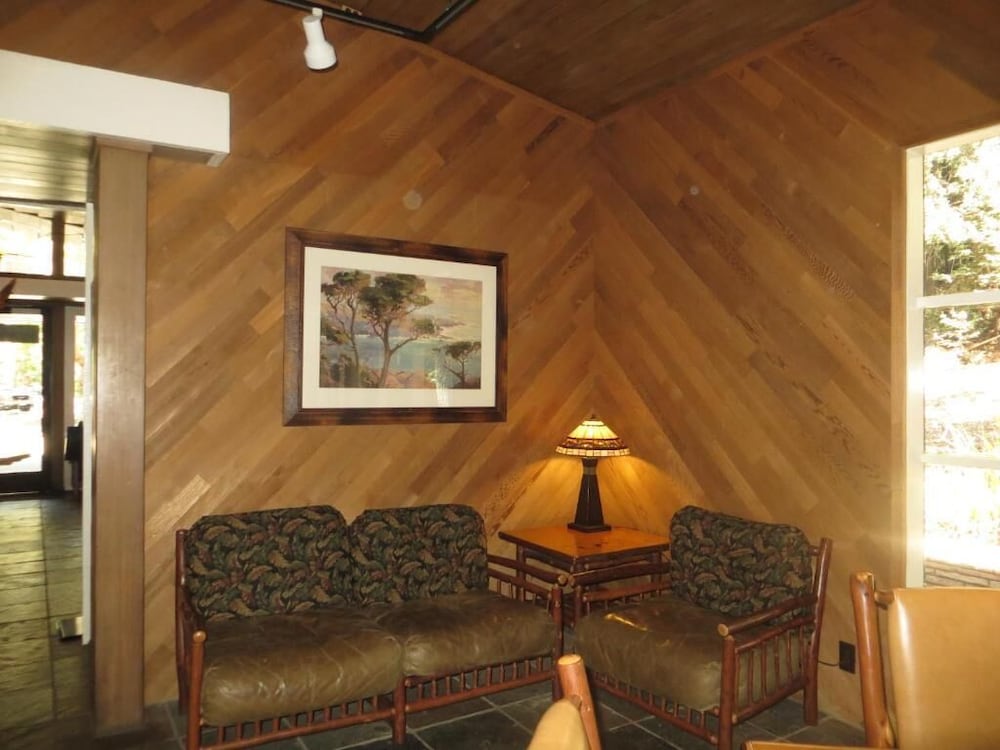 Big Sur Lodge 33/67