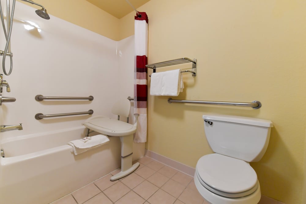 Baymont Inn & Suites by Wyndham Lincoln NE 41/47