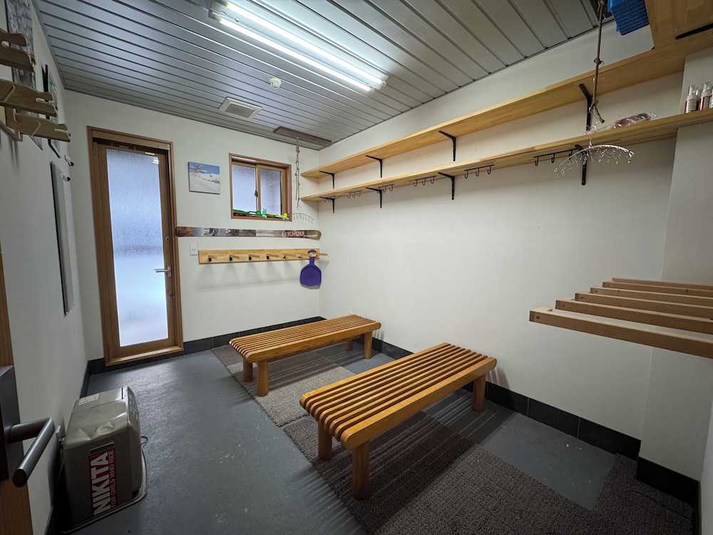 Bears Den Mountain Lodge 25/50