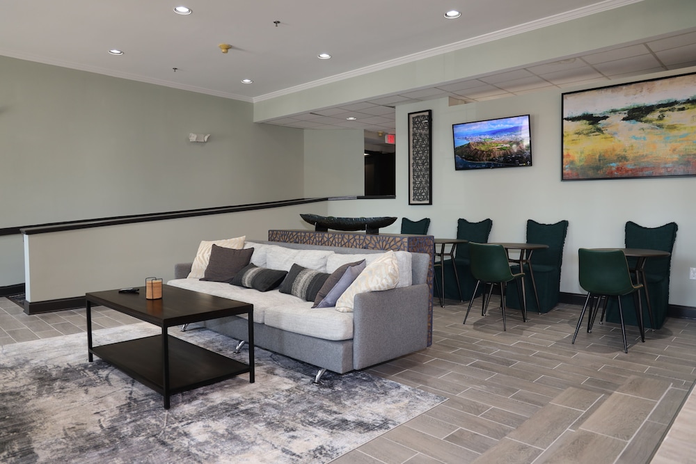 Super 8 by Wyndham High Point/Greensboro 17/34