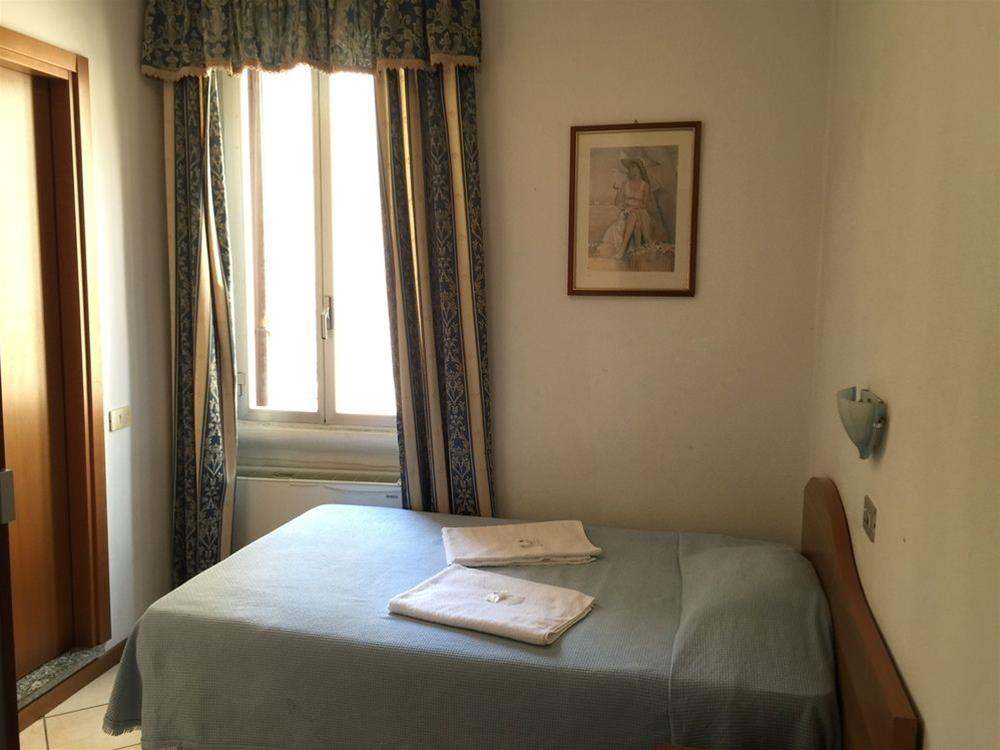 Hotel Adelchi 19/35